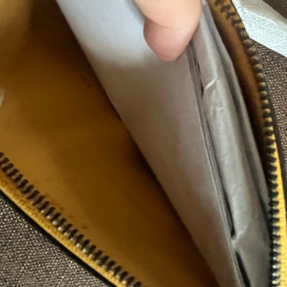 LAST ONE NWT Coach large Wristlet Honeycomb - Picture 6 of 10